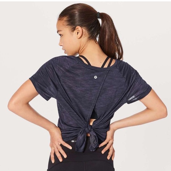 lululemon athletica Tops - Lululemon Back In Action Short Sleeve Size 6